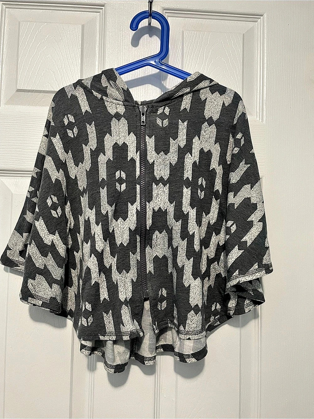 Geometric Tunic in Gray & Black Like New
